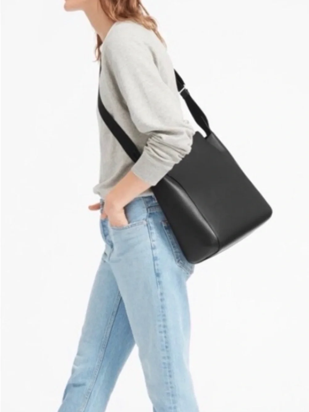 EVERLANE The Form Bag in black leather